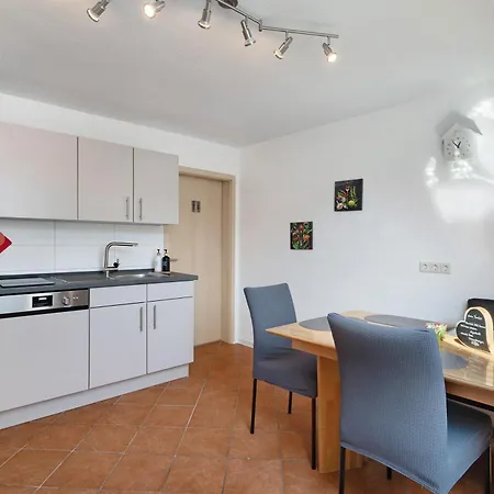 Hog , Apartment